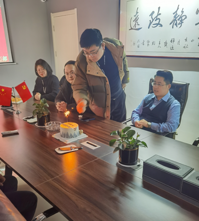 暖心相伴，共慶生辰 —— 萬碩集團(tuán)1月生日會(huì)溫馨舉行