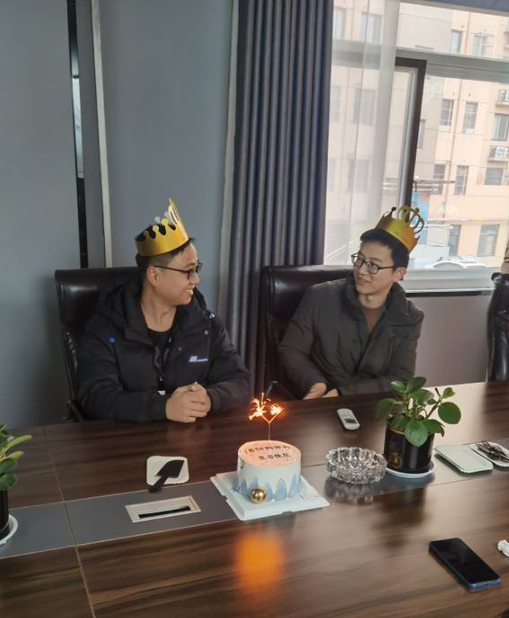 暖心相伴，共慶生辰 —— 萬碩集團(tuán)1月生日會(huì)溫馨舉行