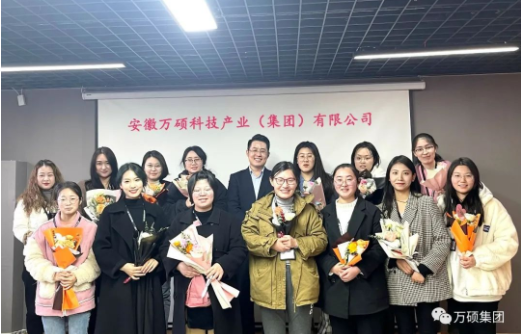 與花相伴,綻放芳華——安徽萬碩科技產(chǎn)業(yè)（集團）有限公司舉辦“女神節(jié)--花束DIY”活動