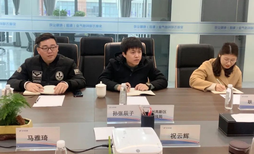 徐州高新區(qū)科技局、中徐礦山安全技術轉移交易公司各位領導蒞臨萬碩集團洽談合作