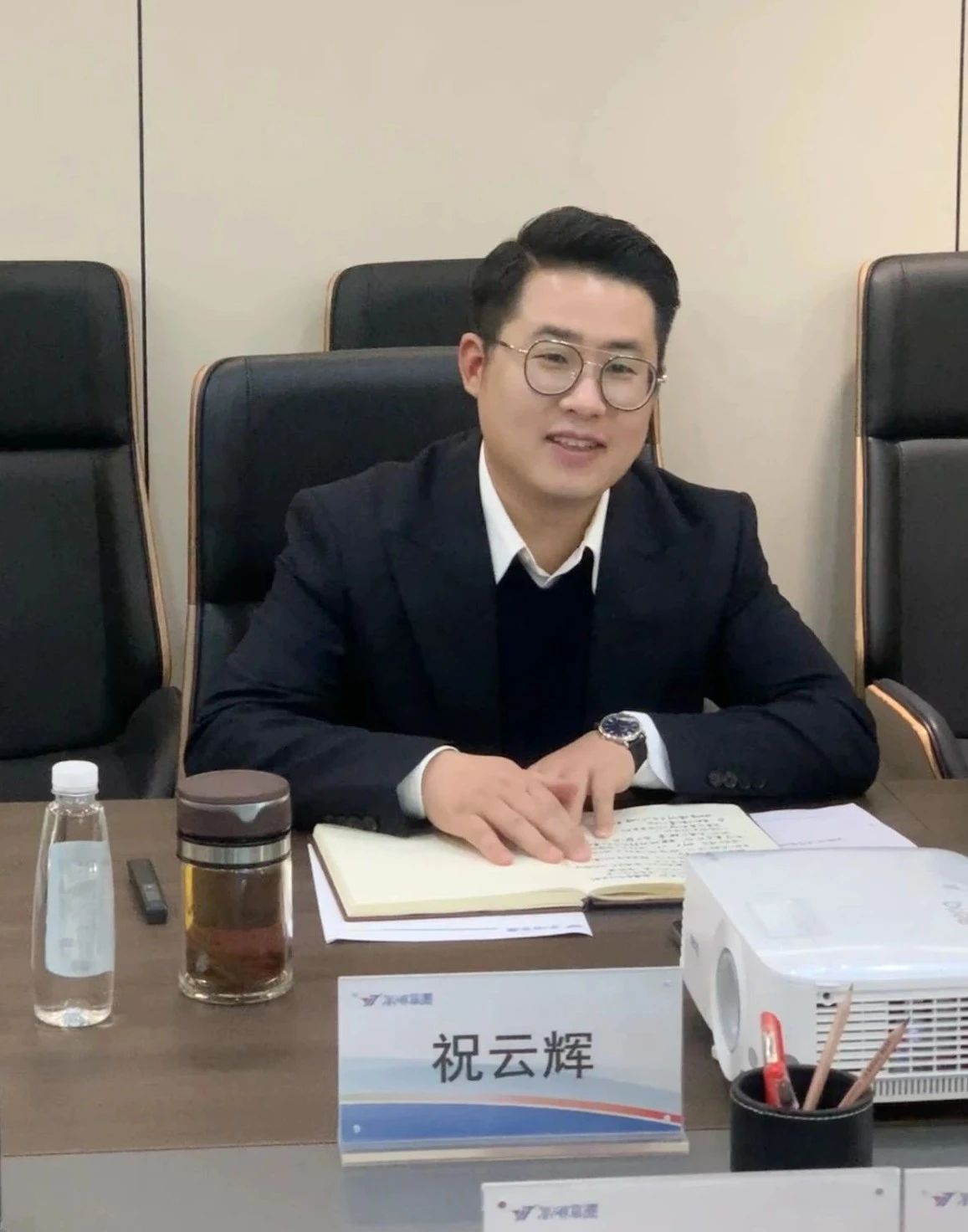 徐州高新區(qū)科技局、中徐礦山安全技術轉移交易公司各位領導蒞臨萬碩集團洽談合作