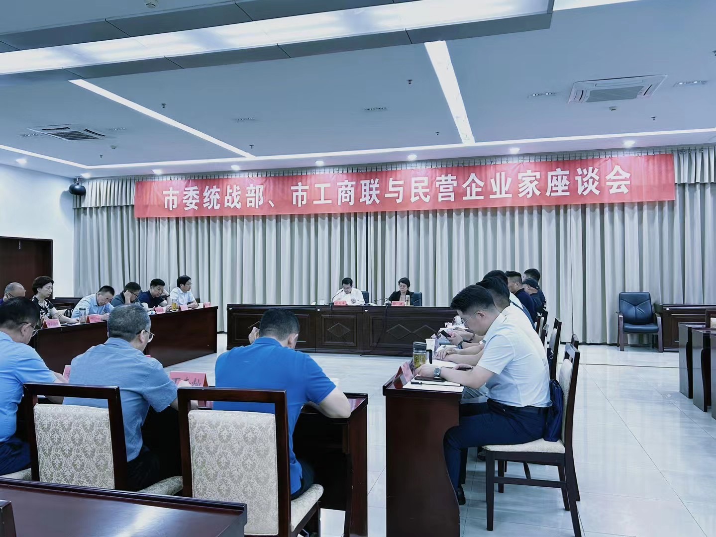 安徽萬碩科技產(chǎn)業(yè)(集團)有限公司董事長祝云輝受邀參加宿州市委統(tǒng)戰(zhàn)部、市工商聯(lián)與民營企業(yè)家座談會 安徽萬碩科技產(chǎn)業(yè)(集團)有限公司董事長祝云輝受邀參加宿州市委統(tǒng)戰(zhàn)部、市工商聯(lián)與民營企業(yè)家座談會