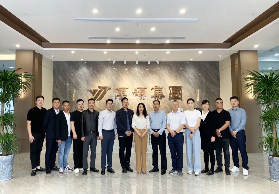 埇橋區(qū)工商聯(lián)(總商會)主席輪值暨人才沙龍下午茶“人才逐夢 創(chuàng)新埇城”主題活動在安徽萬碩科技產(chǎn)業(yè)(集團)有限公司順利召開 埇橋區(qū)工商聯(lián)(總商會)主席輪值暨人才沙龍下午茶“人才逐夢 創(chuàng)新埇城”主題活動在安徽萬碩科技產(chǎn)業(yè)(集團)有限公司順利召開
