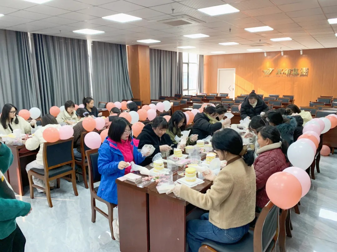 巧手烘焙 情暖三八——萬(wàn)碩集團(tuán)舉辦三八婦女節(jié)創(chuàng)意烘焙活動(dòng)